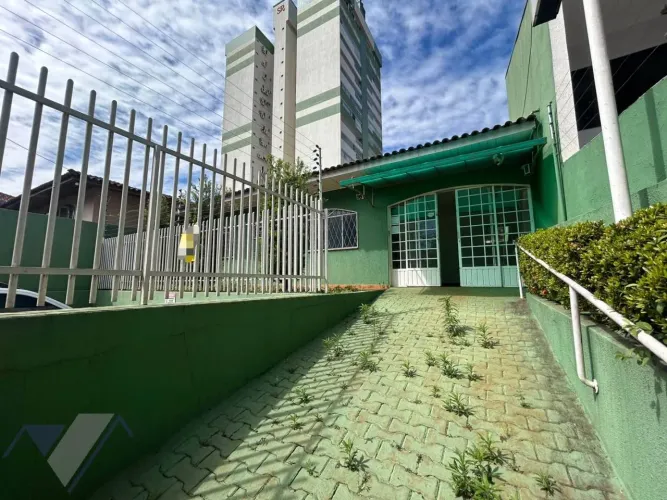 Casa COMERCIAL para locação no Centro
