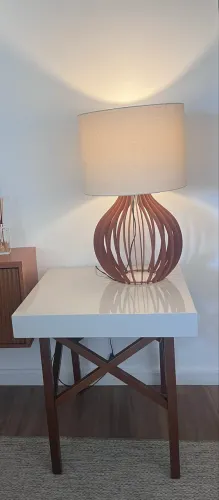 Mesa de Apoio + Abajur Ripado