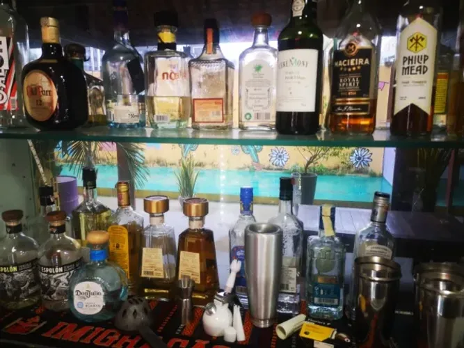 Bebidas e Copos Bar