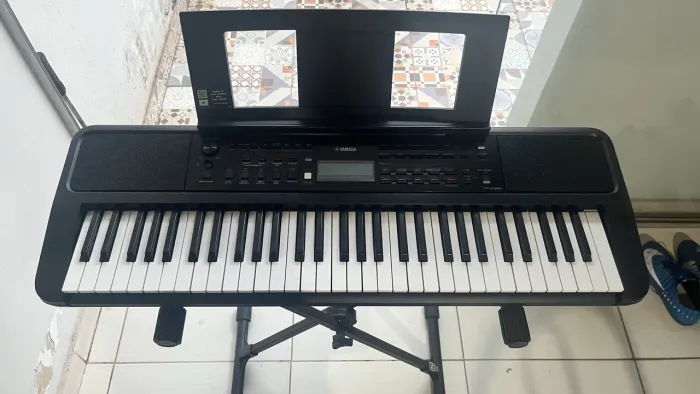 Teclado Yamaha PSR-E383 + Banco + Suporte X