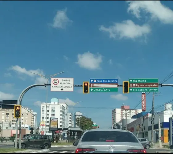 ALUGO. QUARTO CENTRO CRICIUMA P/RAPAZ.!
