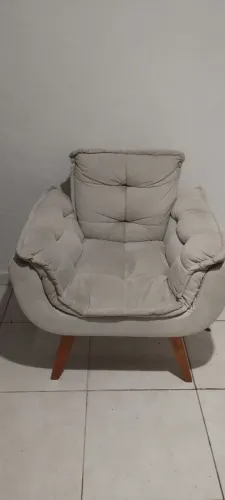 Poltrona decorativa - Sem nenhuma avaria, precisa ser lavada