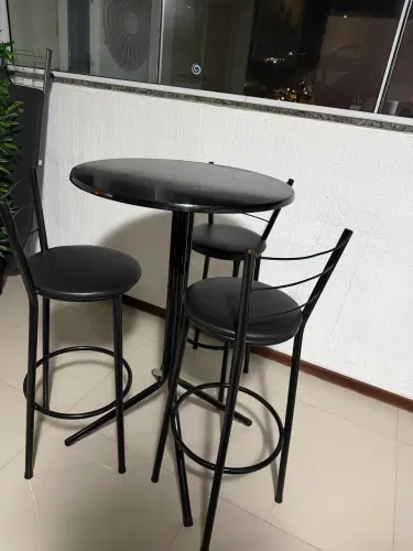 Conjunto Bistrô (Mesa Alta + 3 Bancos) - Ideal para Varanda ou Área Gourmet