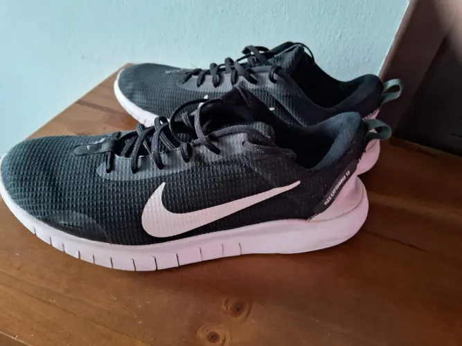 Tênis Nike Original masculino também 43, excelente estado.
