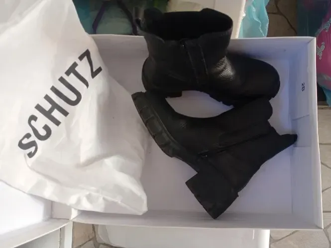 Botas feminina Schutz