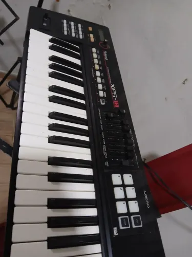 Vendo sintetizador xps10, para remoção de peças.  Defeito na placa. 