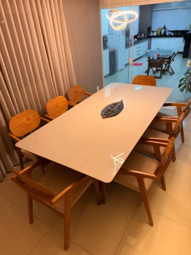 Mesa de jantar (sem cadeiras)