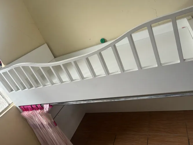 Cama Infantil Alta Reforçada com Escada, Grades e Tenda