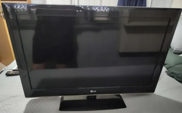 TV LG tela LCD 32 POL com antena canais abertos