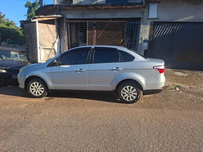 Fiat Grand Siena Attrac. 1.4 EVO F.flex 8V 2013