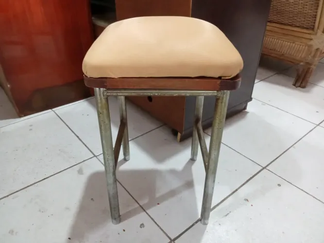 Banqueta Simples com Estofado