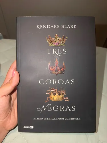 Três coroas negras livro