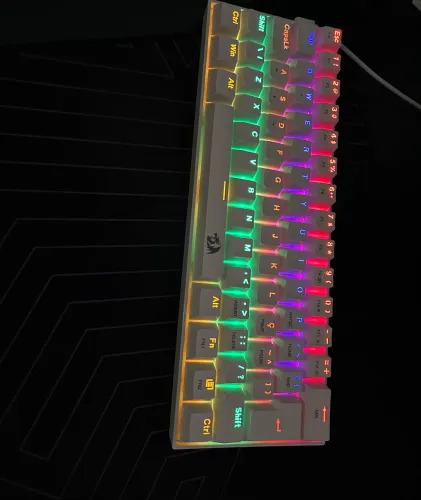 Teclado Mecânico Redragon Lakshmi Lunar White Iluminação Rainbow Switch Red+Switch Extras