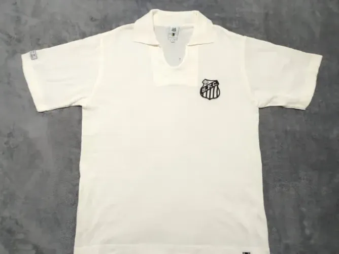 Camisa Santos Oficial Licenciada Jornal Lance - 1º Gol de Pelé, tamanho G (56x78cm).