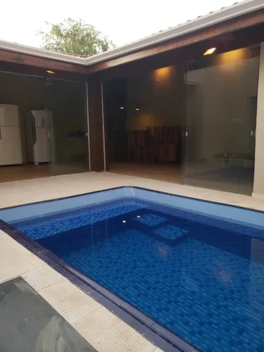 Casa imobiliada 3 quarto, piscina, garagem coberta, churrasqueira grande, bairro tranquilo