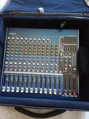 Mesa de som Yamaha MG16-6FX