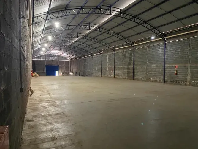 Galpão com Docas - 1.000 m²