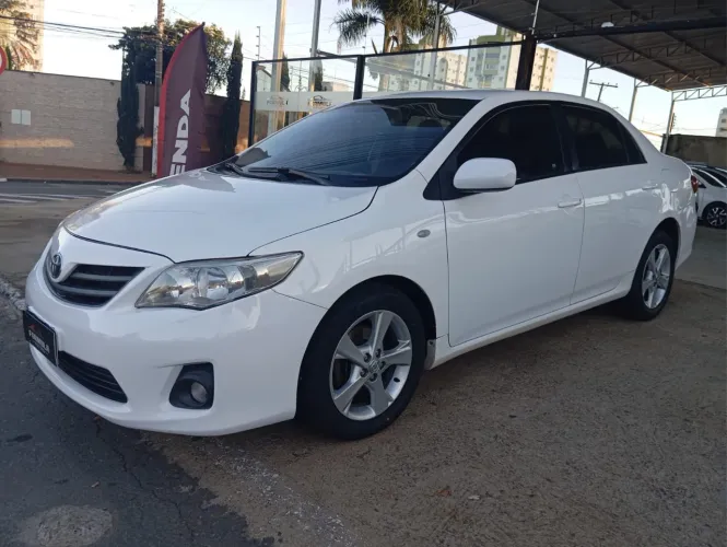 Toyota Corolla GLI 1.8 Flex 16V Mec. 2014