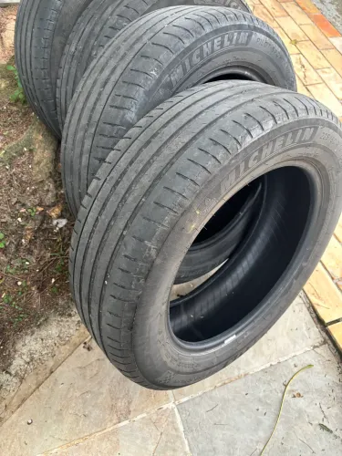 Jogo pneus Michelin 225/60R18 pilot sport
