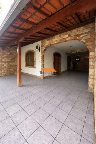 Casa para venda com e 3 quartos, 3 vagas de garagem, 180 m² - Maria Helena, Belo Horizonte