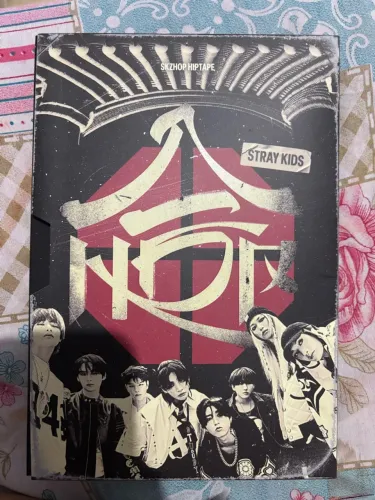 Stray kids kpop album HOP