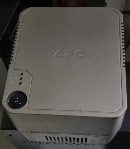 Estabilizador APC Fridge Plus 2000W 220V