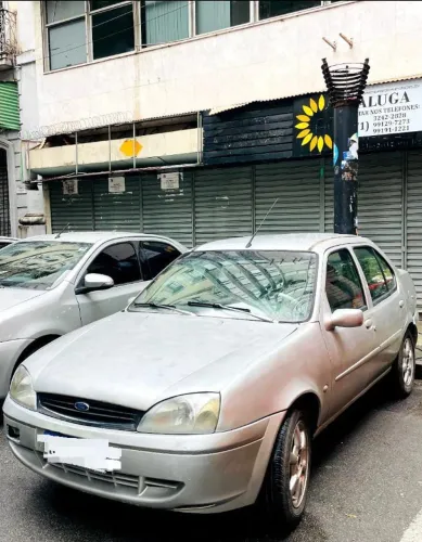 Ford Fiesta Sedan Street 1.0 8V 4P 2002
