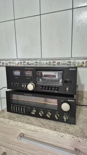 Stereo Cassette Deck S-96 (topo) e um Stereo Receiver S-96 (base)