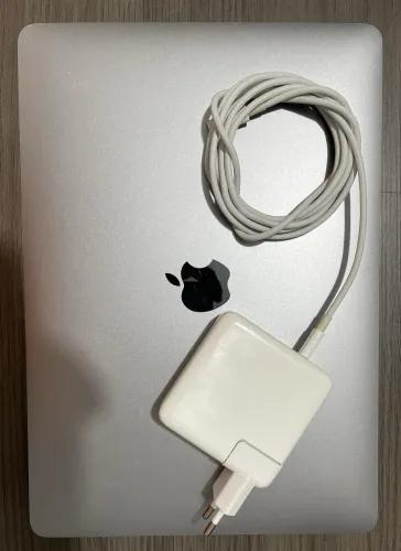 MacBook Pro 13" 2017 i5 8GB SSD 1TB - Excelente Estado