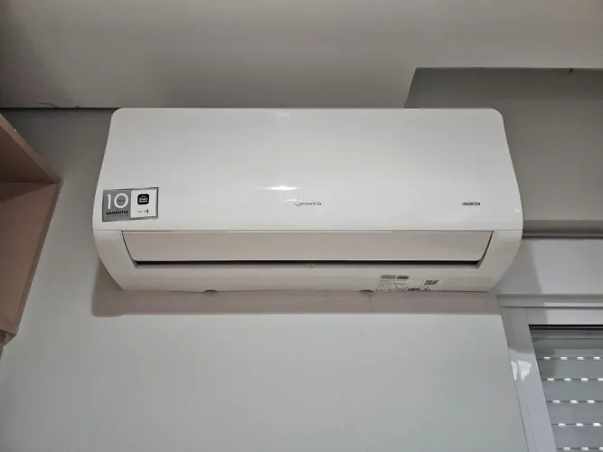 Ar-condicionado Split Midea Inverter 9.000 BTUs, 220V, com Wi-Fi (Smart Home).