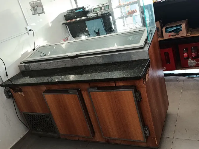 Freezer com balcão refrigerado