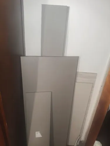 Tampo de mesa e prateleiras em Marcebaria