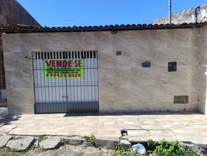 Casa com 2/4 (sendo 1 suite)