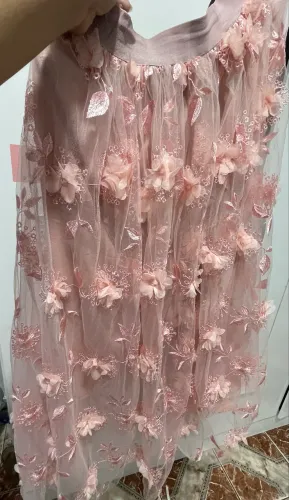 Saia de tule com rosa em 3D, Nunca usada.