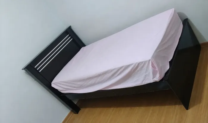 Vendo cama sem colchão em ótimo estado de conservação