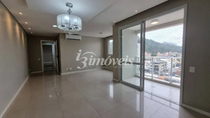 Apartamento à Venda, com 3 quartos (sendo uma suíte), 2 vagas de garagem privativas, Porto