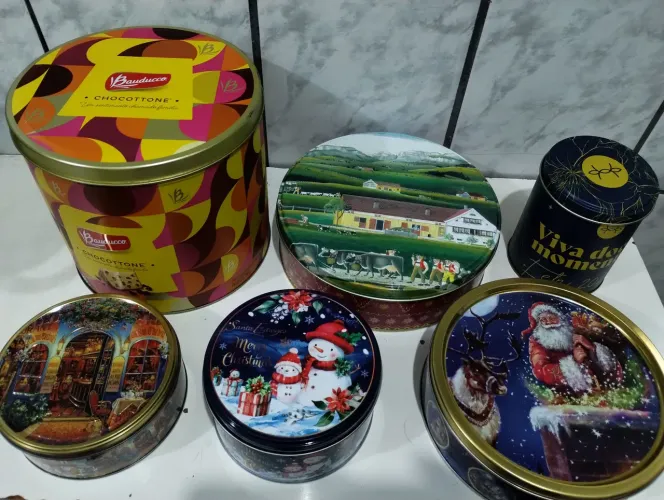 Lote de 6 latas de biscoito e panetone, para diversas utilidades.