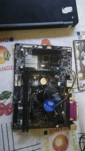 placa mãe com processador i5 4 geração com cooler.,8g de ram funcionado e negociavel