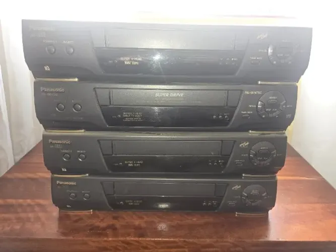 Lote com 4 Videocassetes Panasonic NV-SD425BR - Sucata para Peças