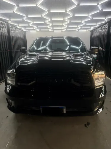 Ram Classic Laramie Night Edition 5.7 V8 16V Gasolina 4X4 Aut. 2022