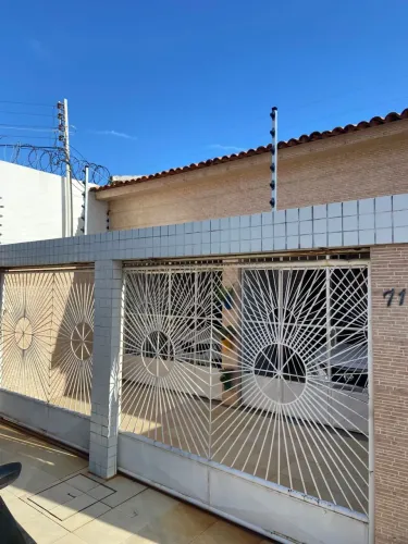 Casa de Andar com 4 Suítes na Treze de Julho