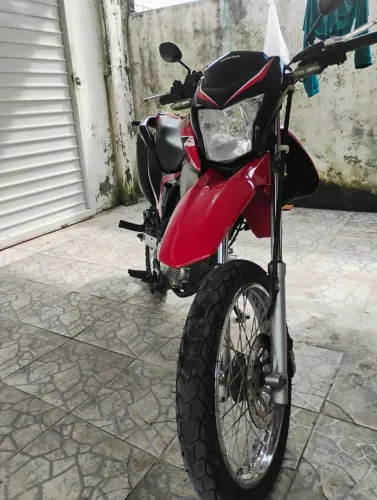 Moto 2015 semi nova bem conservada