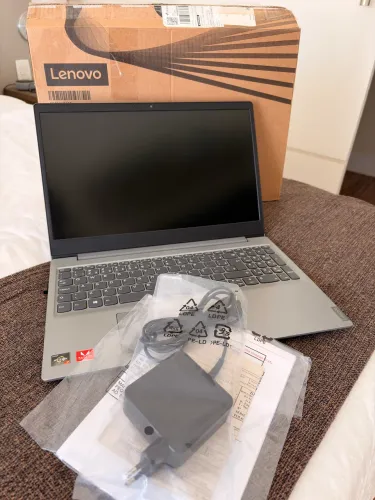 Notebook Lenovo, pouco uso, com caixa e nota fiscal