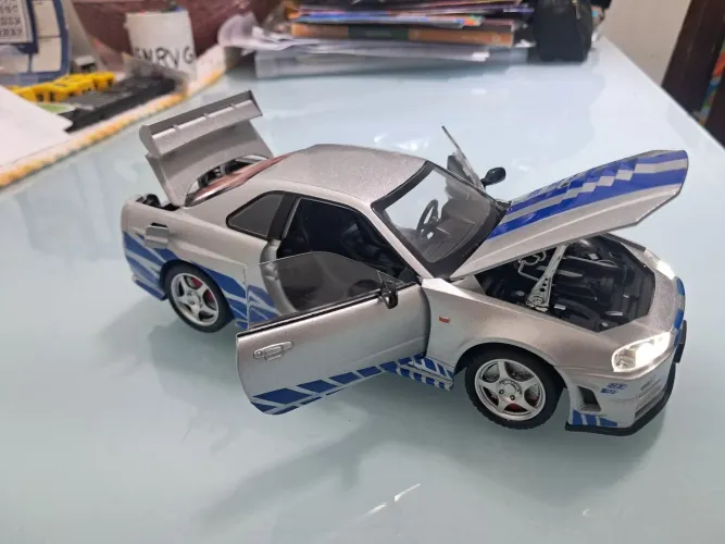 Miniatura 1:24 Nissan Skyline GT-R velozes e Furiosos