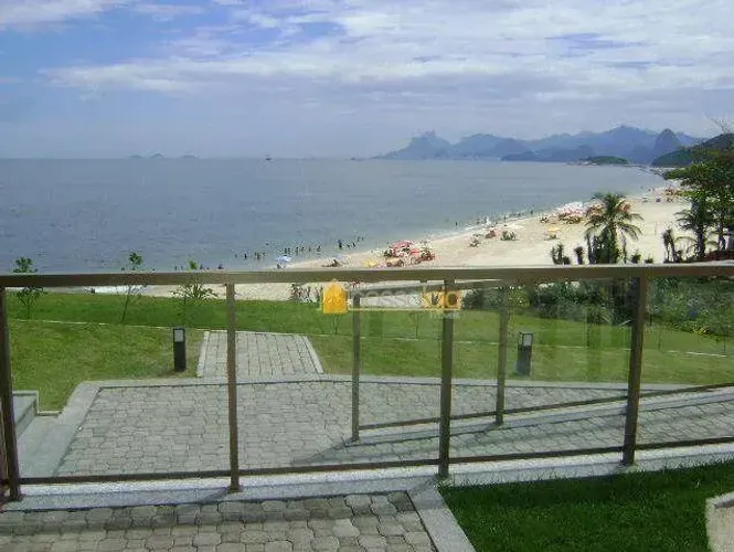 Apartamento na Praia de Piratininga, Mobiliado, Varandão, Salão, 4 Quartos, 2 Suítes, Lava