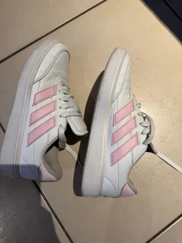 Tênis adidas