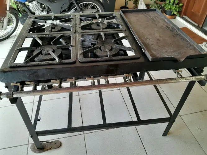 Vendo fogão industrial por 650