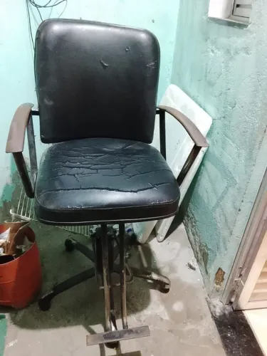 Vende-se cadeira de barbeiro