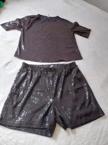 Conjunto de shorts e camisa feminina