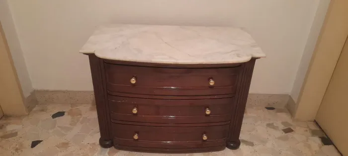 Cômoda antiga de 3 gavetas com tampo de mármore 